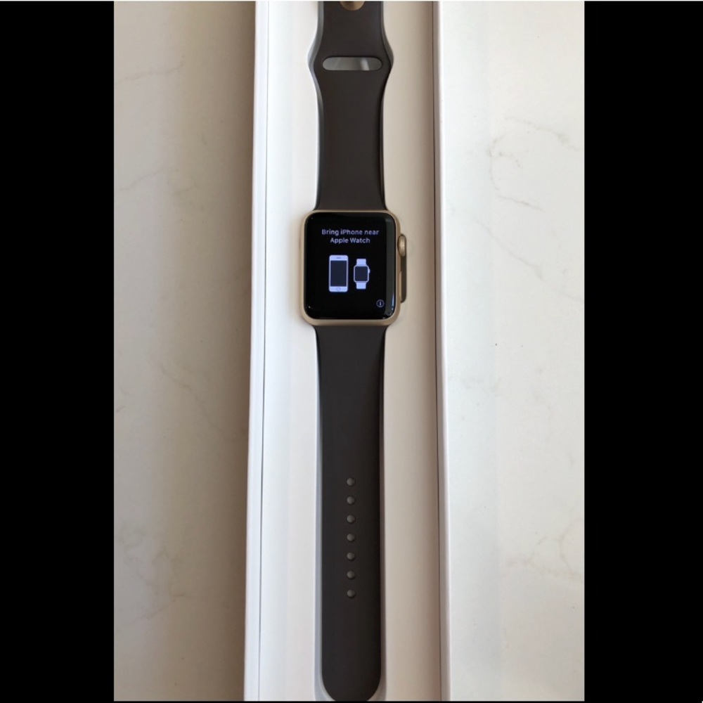 42mm Gold Aluminum Apple Watch Series 1